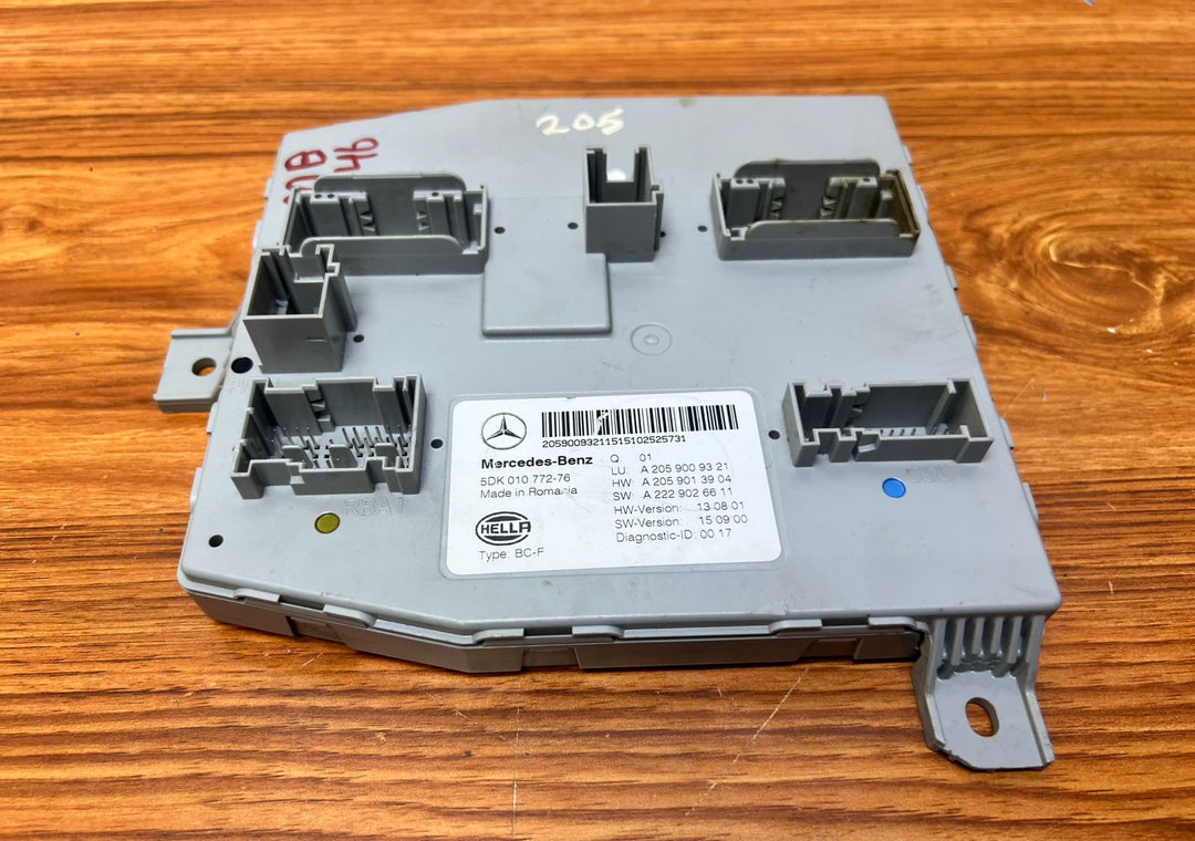 Mercedes-Benz C-Class Front SAM Body Control Module A2059009321 W205 OEM