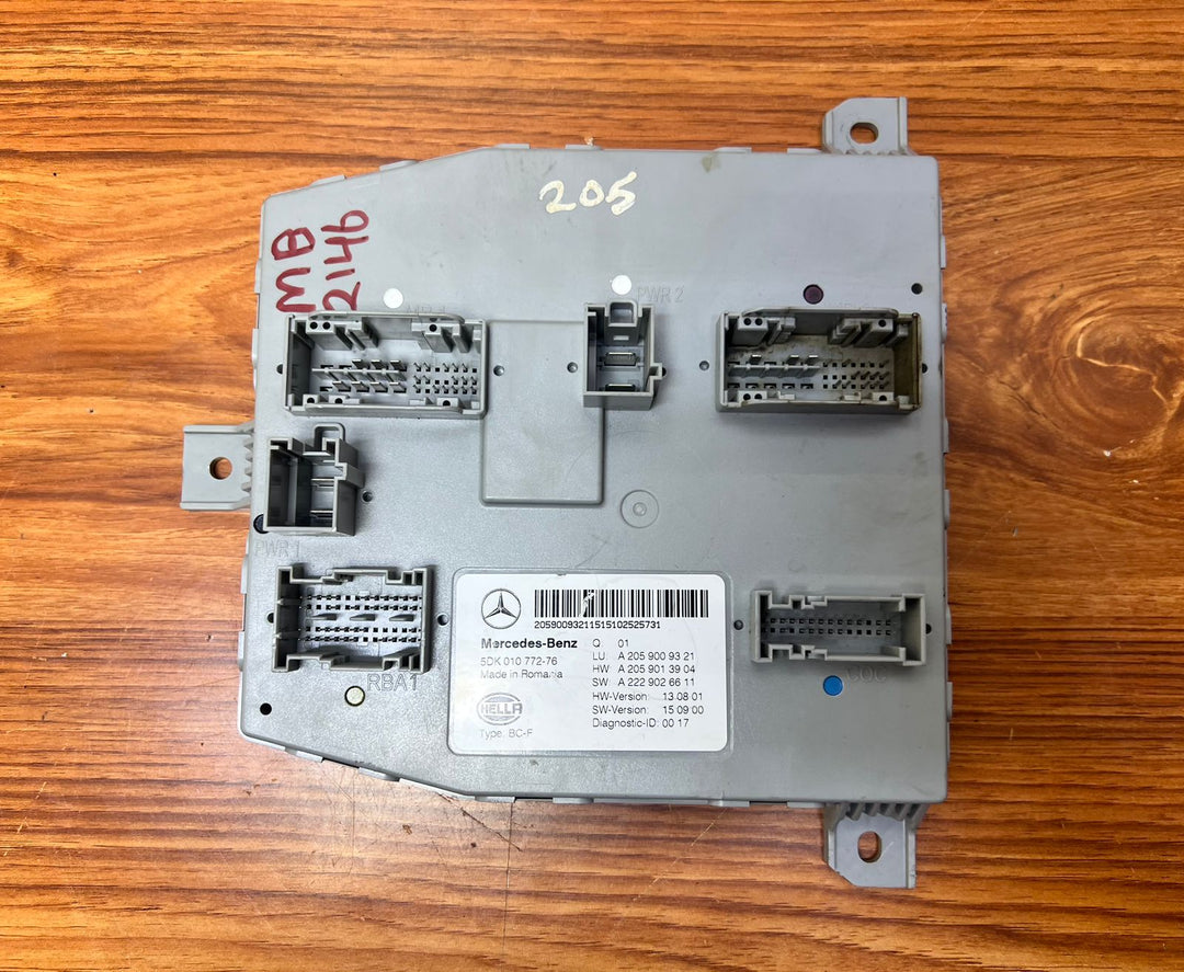 Mercedes-Benz C-Class Front SAM Body Control Module A2059009321 W205 OEM