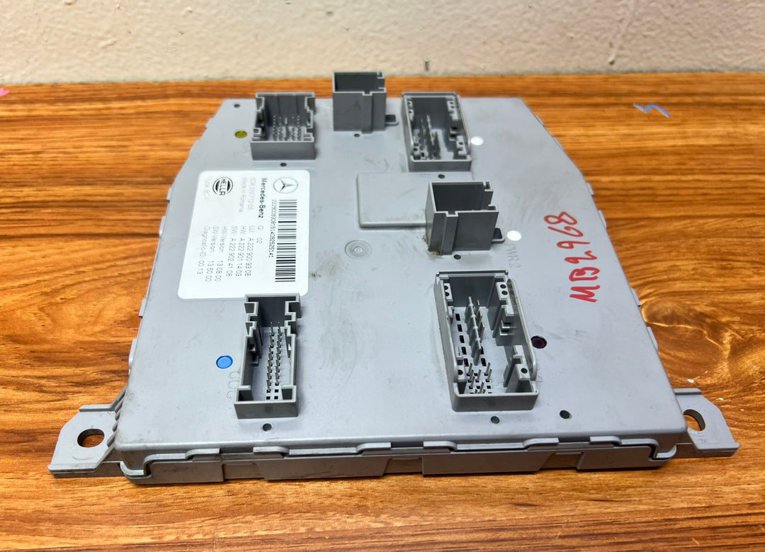 2014-2015 Mercedes-Benz C200 Front SAM Body Control Module A2059002314 W205 OEM