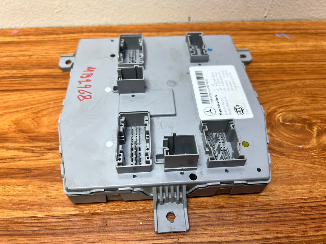 2014-2015 Mercedes-Benz C200 Front SAM Body Control Module A2059002314 W205 OEM