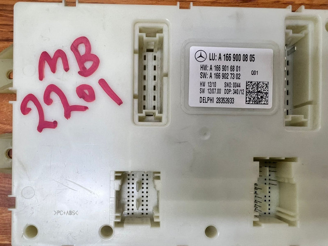 2013-2014 Mercedes-Benz ML350 SAM Signal Acquisition Actuation Module A1669000805 W166 OEM