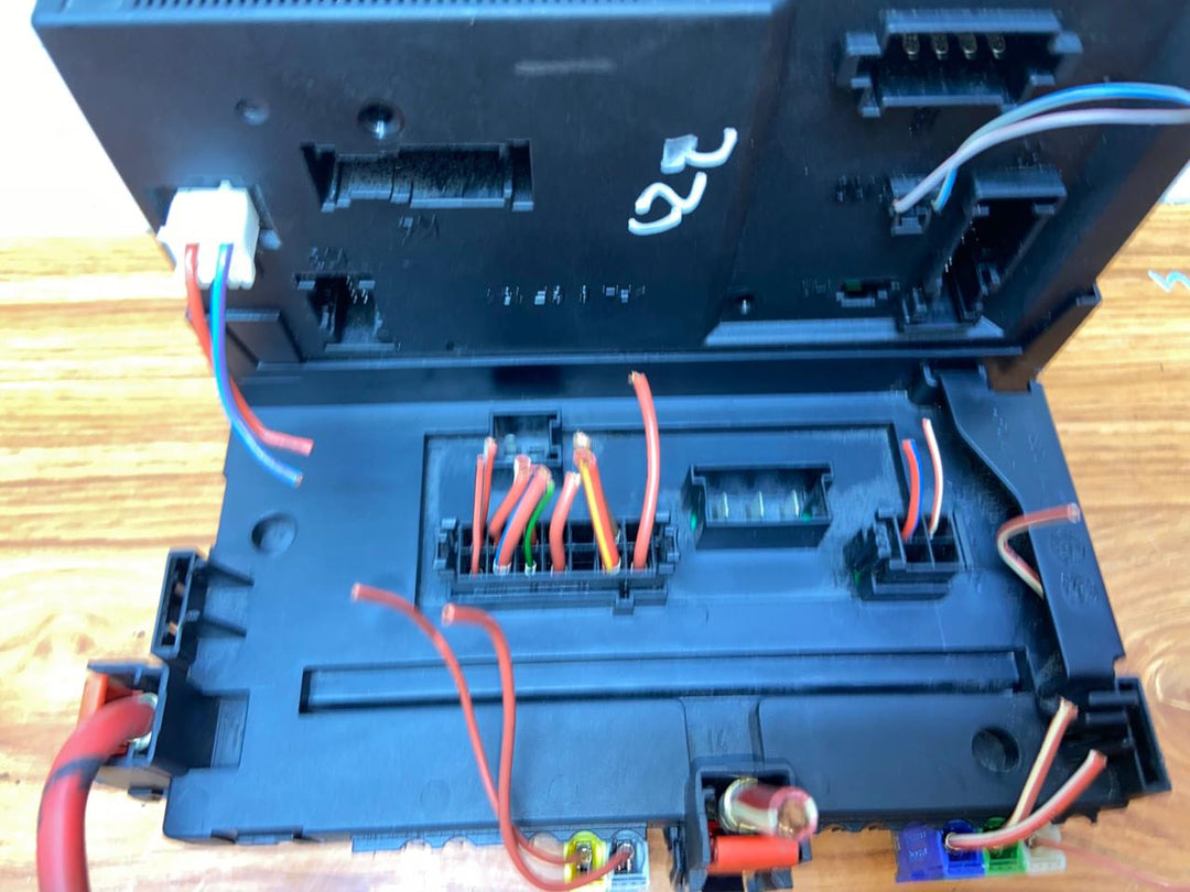 Mercedes-Benz S550 W221 Rear SAM Fuse Box Control Module A2215403250 A2215403862 OEM