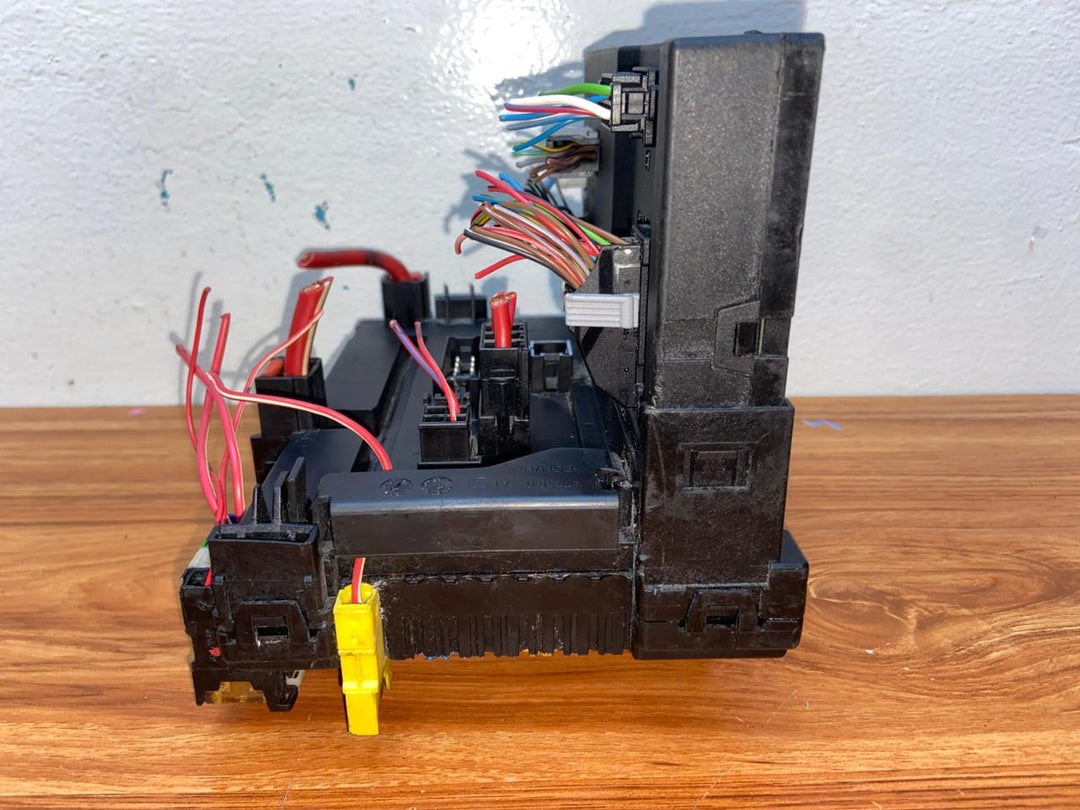 Mercedes-Benz S550 W221 Rear SAM Fuse Box Control Module A2215403050 A2215402462 OEM