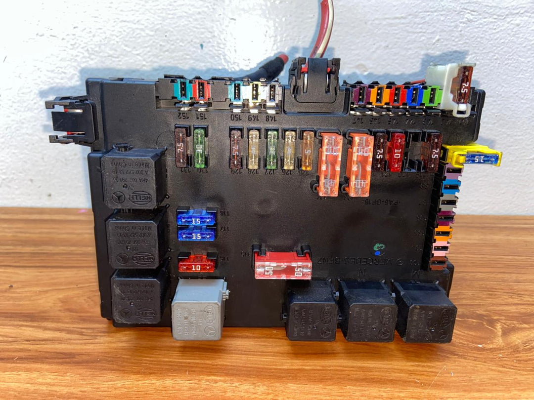 Mercedes-Benz S550 W221 Rear SAM Fuse Box Control Module A2215405950 A2215408562 OEM
