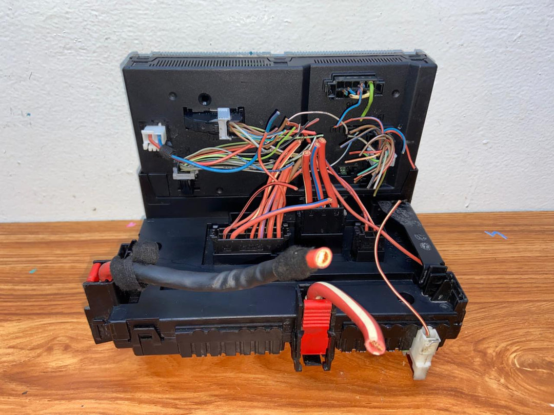 Mercedes-Benz S550 W221 Rear SAM Fuse Box Control Module A2215405950 A2215408562 OEM