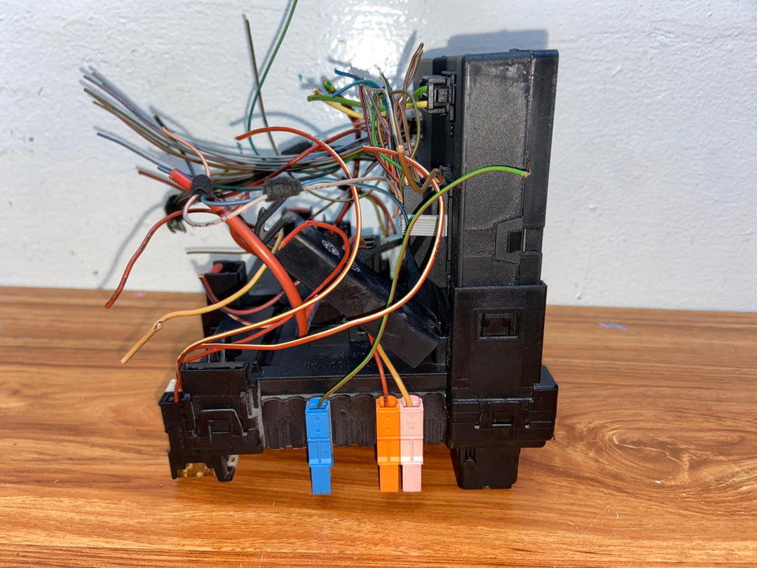 Mercedes-Benz S550 W221 Rear SAM Fuse Box Control Module A2219067100 A22190046012 OEM