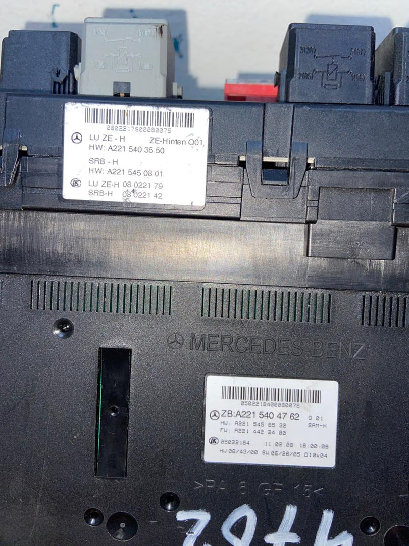 Mercedes-Benz S550 W221 Rear SAM Fuse Box Control Module A2215403550 A2215404762 OEM