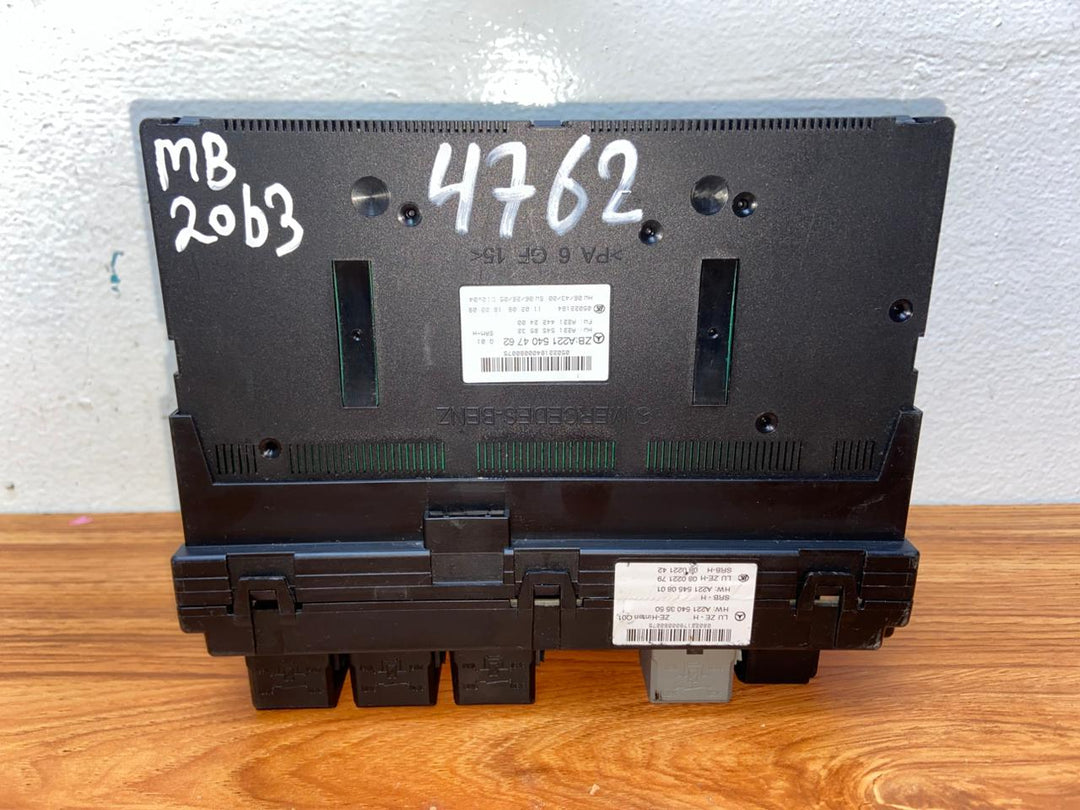 Mercedes-Benz S550 W221 Rear SAM Fuse Box Control Module A2215403550 A2215404762 OEM