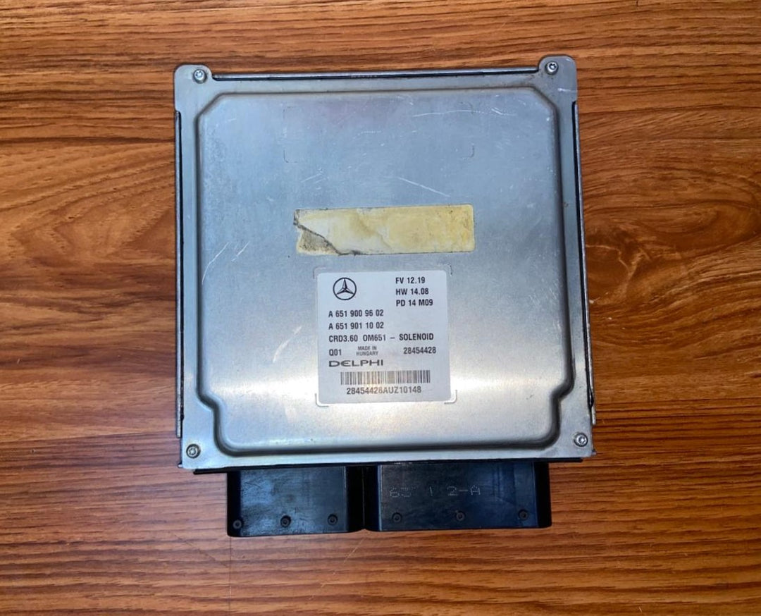 Mercedes-Benz Engine Control Module ECM ECU A6519009602 E-Class W212 OEM