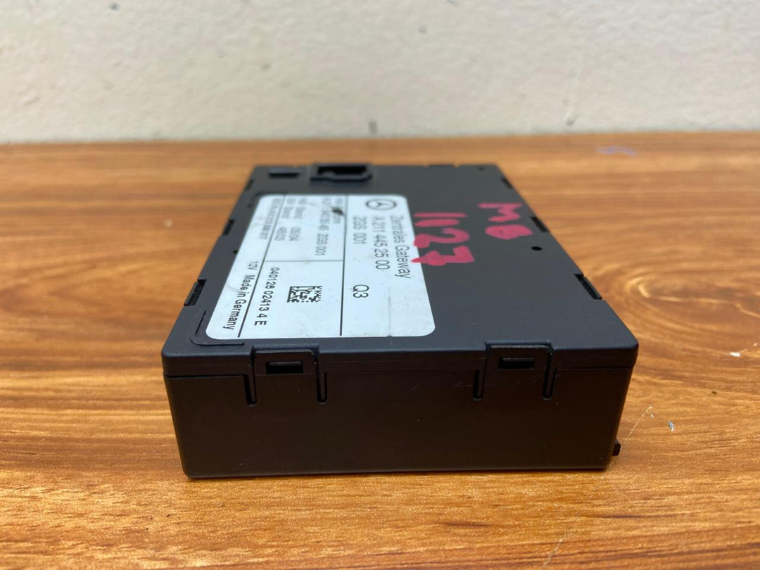 Mercedes-Benz Central Gateway Control Unit Module A2114452500 E-Class W211 OEM