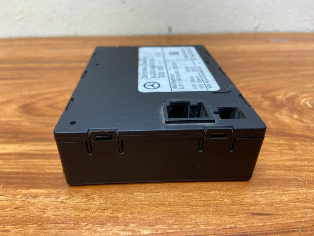 Mercedes-Benz Central Gateway Control Unit Module A2034450000 C-Class W203 OEM