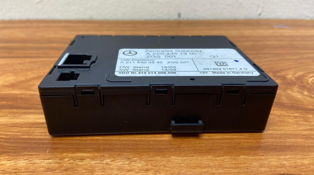 Mercedes-Benz Central Gateway Control Unit Module A2204451900 W220 OEM S-Class