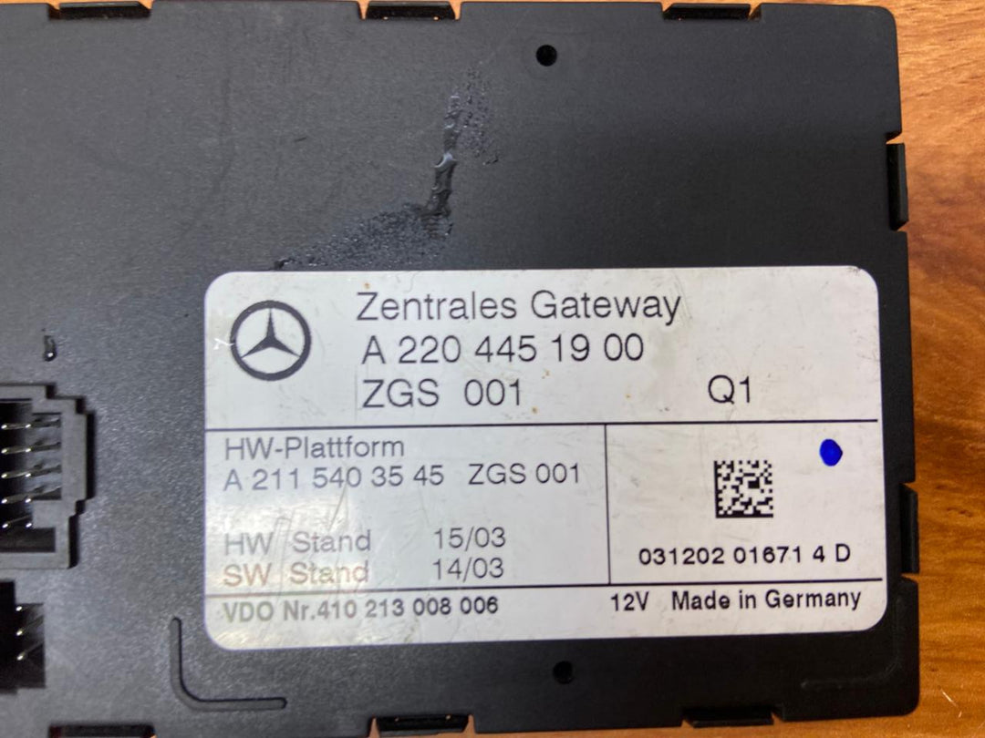 Mercedes-Benz Central Gateway Control Unit Module A2204451900 W220 OEM S-Class