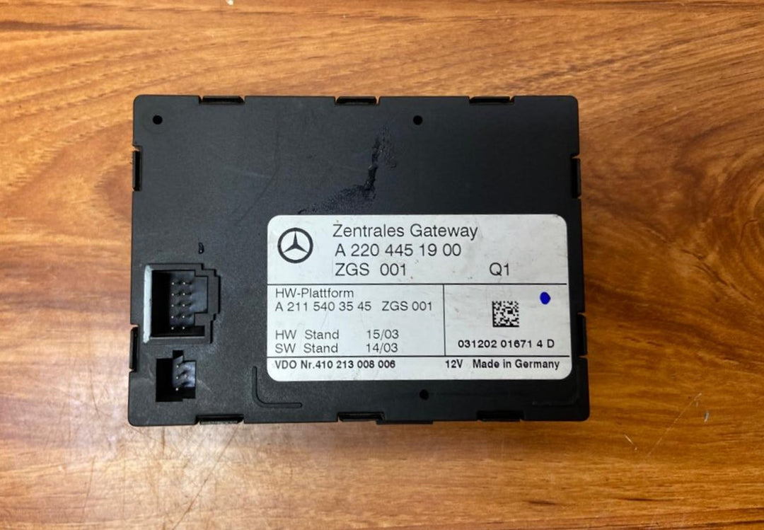 Mercedes-Benz Central Gateway Control Unit Module A2204451900 W220 OEM S-Class