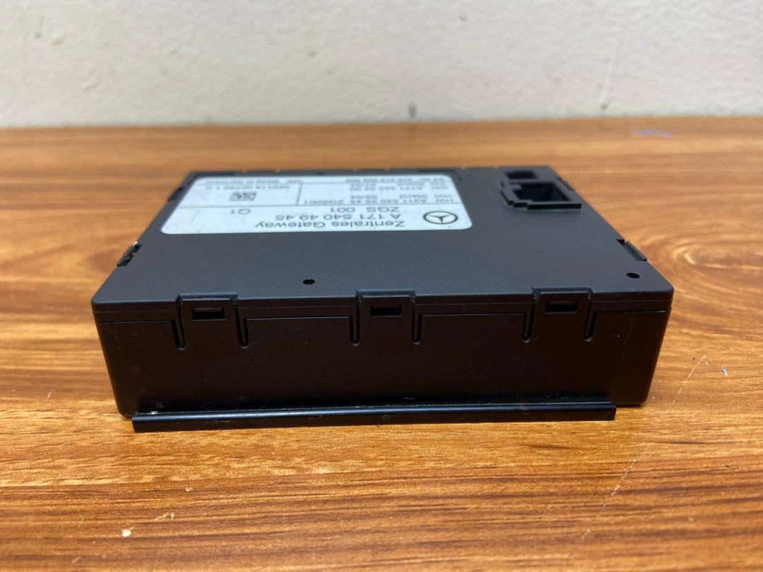Mercedes-Benz SLK Gateway Control Module A1715404945 SLK R171 W171 OEM