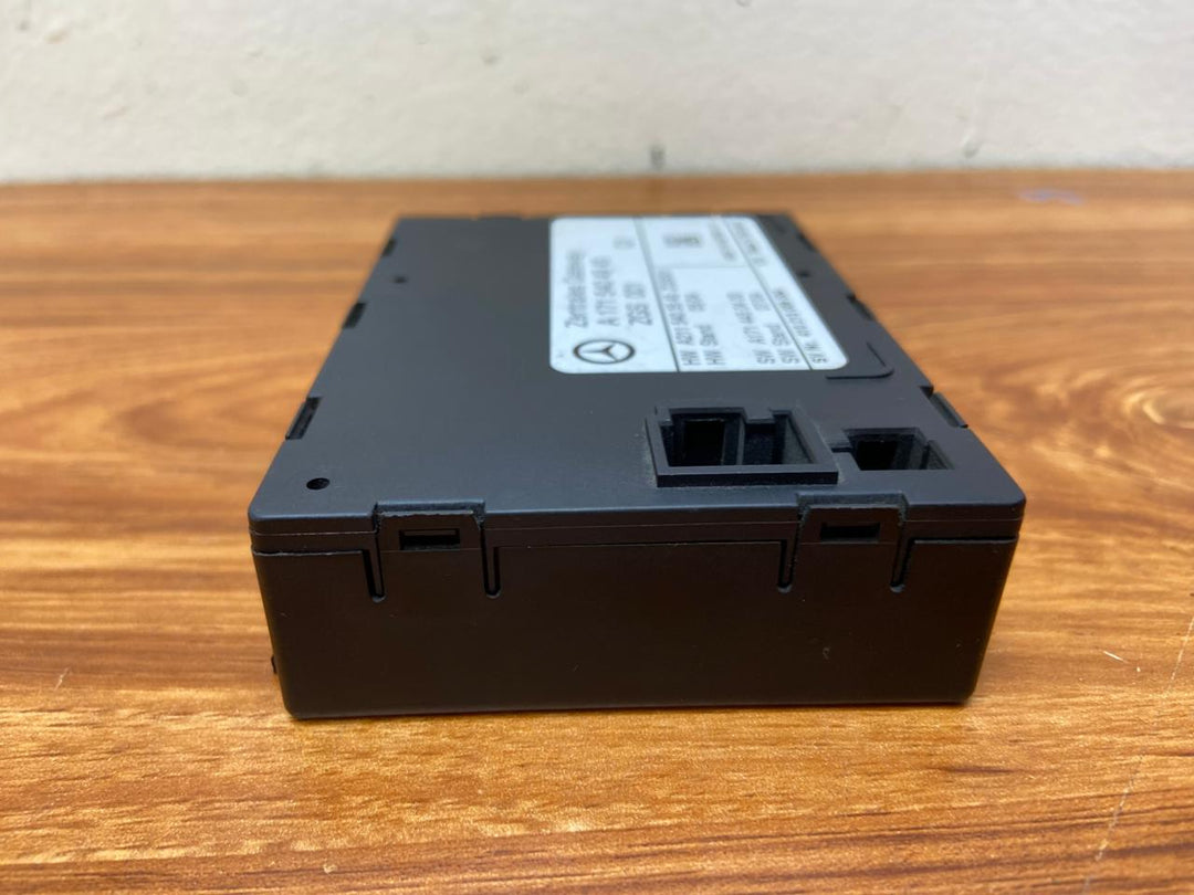 Mercedes-Benz SLK Gateway Control Module A1715404945 SLK R171 W171 OEM