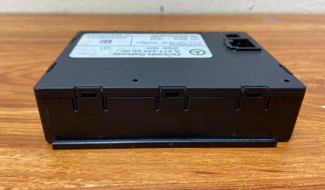 Mercedes-Benz Central Gateway Control Module A2114452000 W211 E-Class OEM