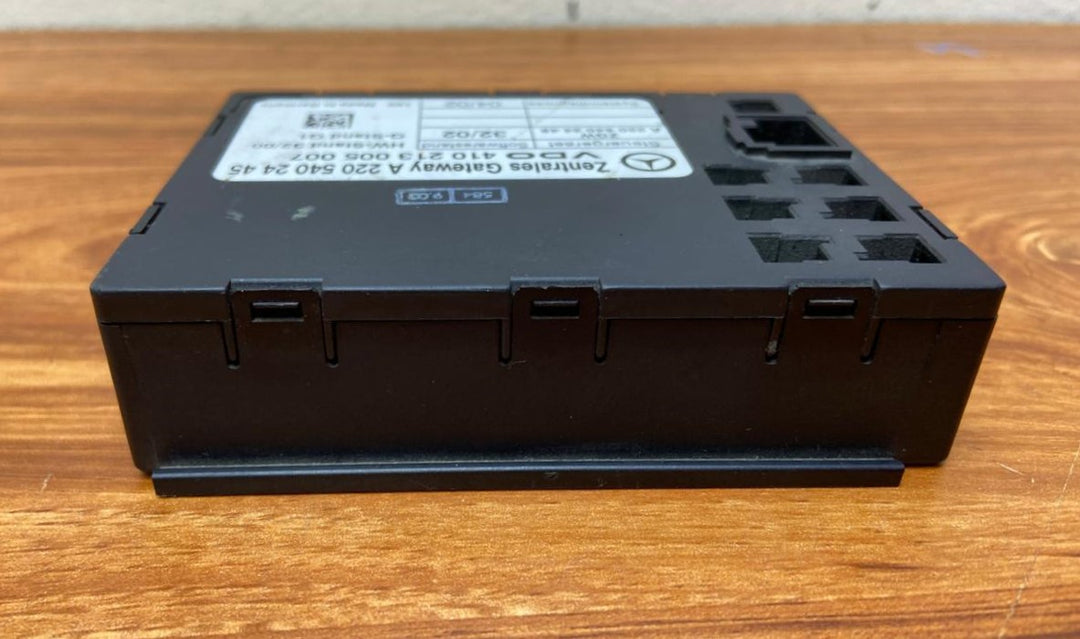 Mercedes-Benz S-Class W220 Central Gateway Control Unit Module A2205402445 OEM