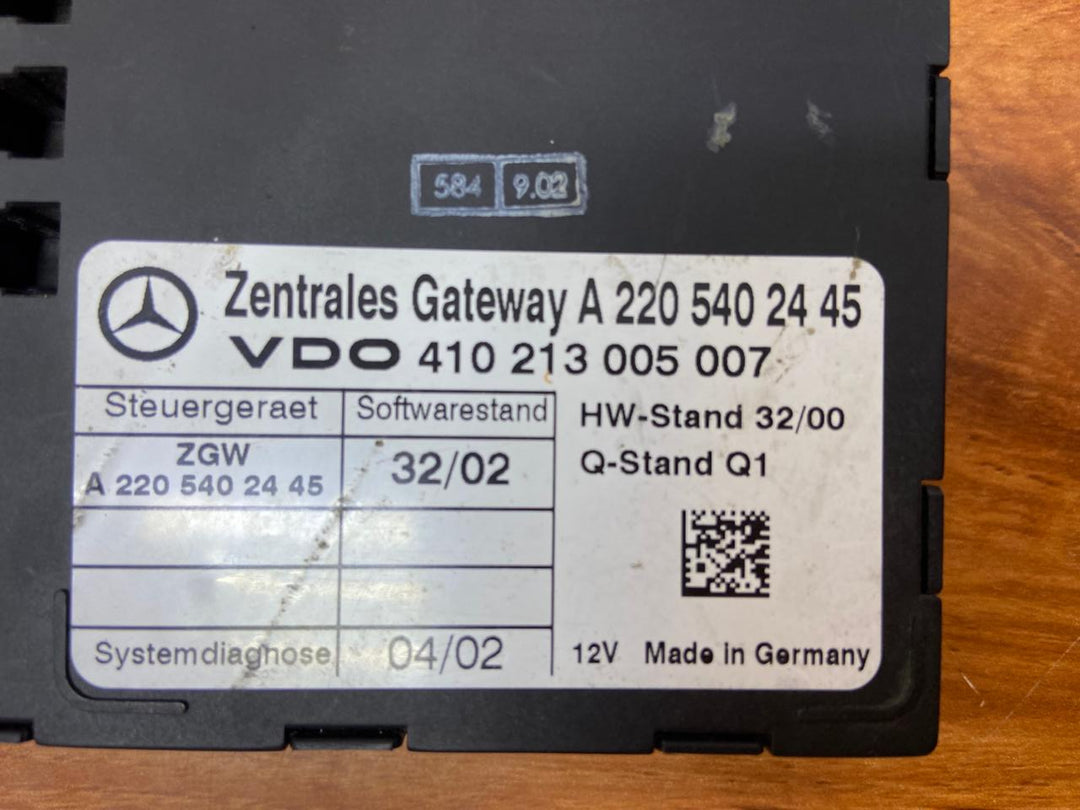 Mercedes-Benz S-Class W220 Central Gateway Control Unit Module A2205402445 OEM