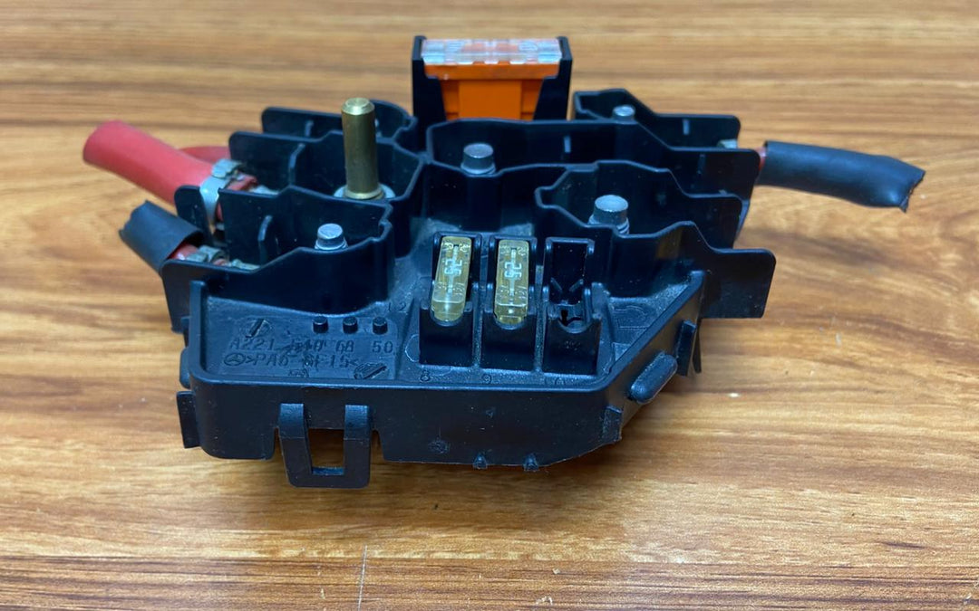 2007-2013 Mercedes-Benz S-Class Fuse Box A2215406850 S-Class W221 OEM