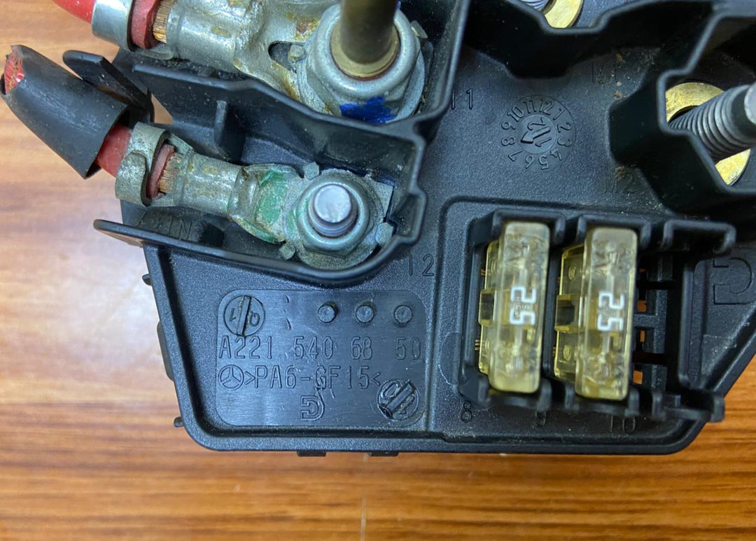 2007-2013 Mercedes-Benz S-Class Fuse Box A2215406850 S-Class W221 OEM