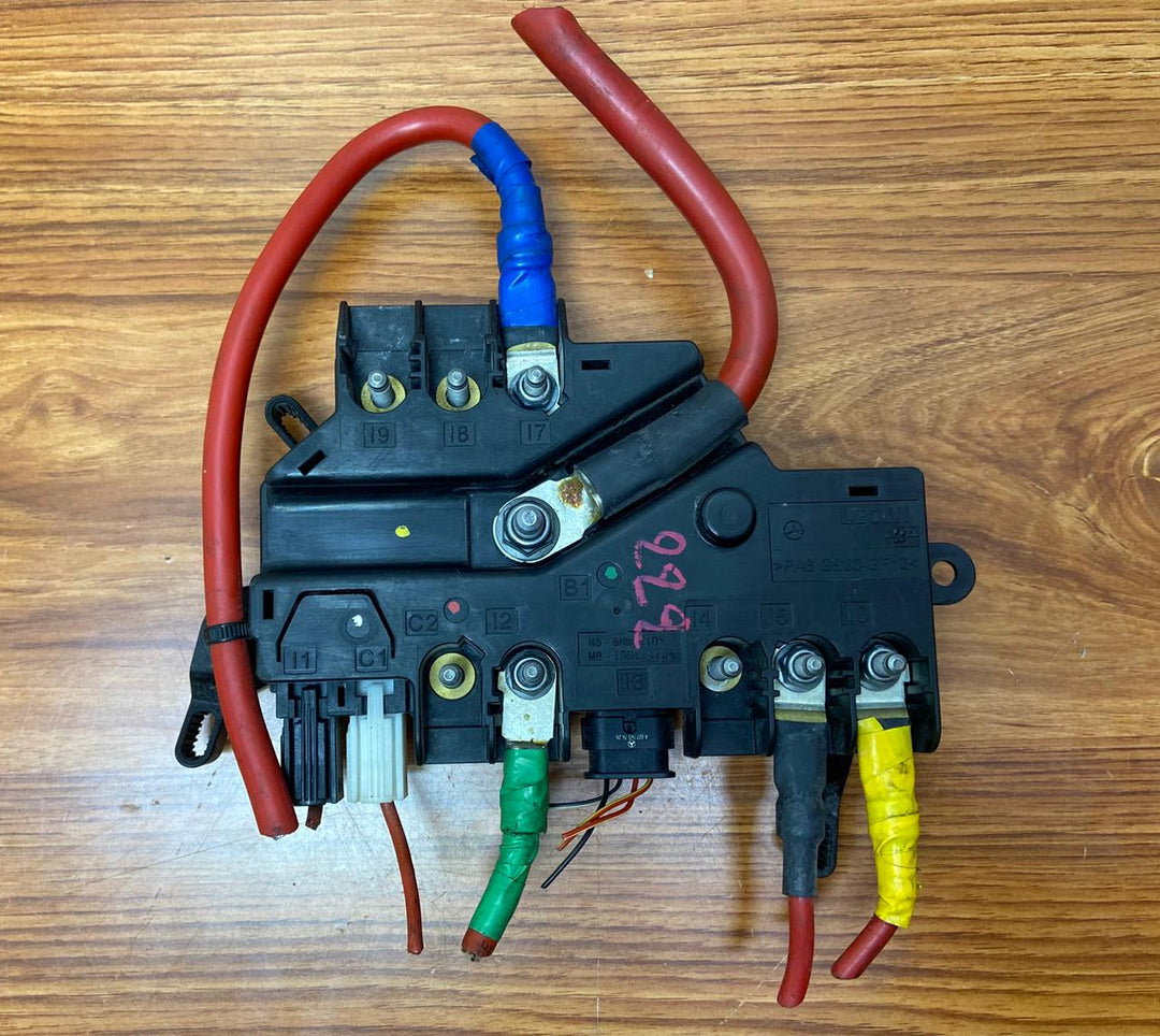 Mercedes-Benz S-Class Passenger Side Fuse Box A2225402650 W222 S Coupe C217 OEM