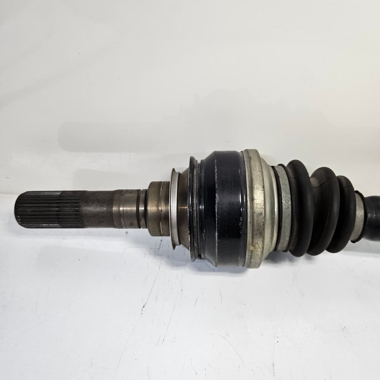 BMW M5 F10 M6 F12 F13 Rear Right Driveshaft 2284116 used