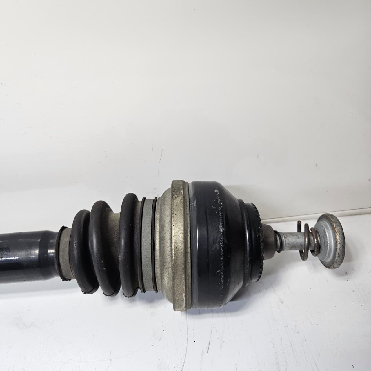 BMW M5 F10 M6 F12 F13 Rear Right Driveshaft 2284116 used
