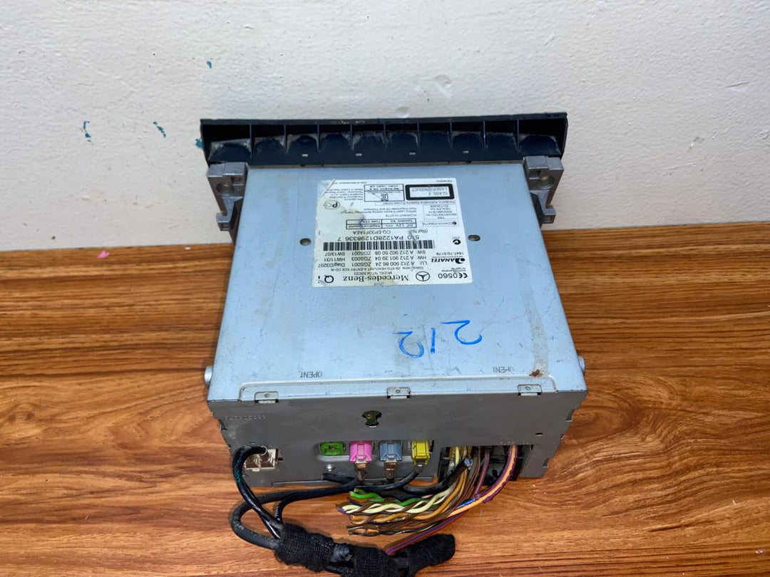 Mercedes-Benz Head Unit CD Player A2129008624 E-Class W212 OEM Radio Audio