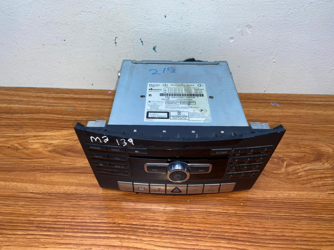 Mercedes-Benz Head Unit CD Player A2129008624 E-Class W212 OEM Radio Audio
