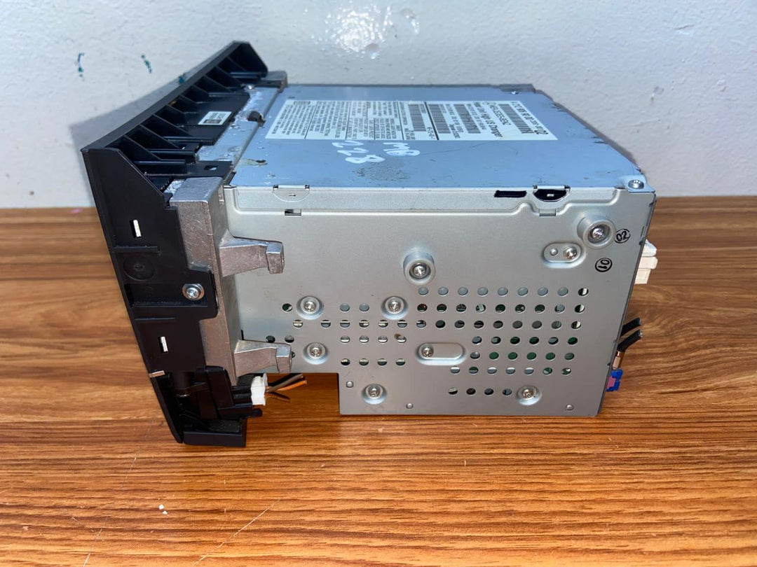Mercedes-Benz Head Unit CD Player A2129069000 E-Class W212 OEM Radio Audio