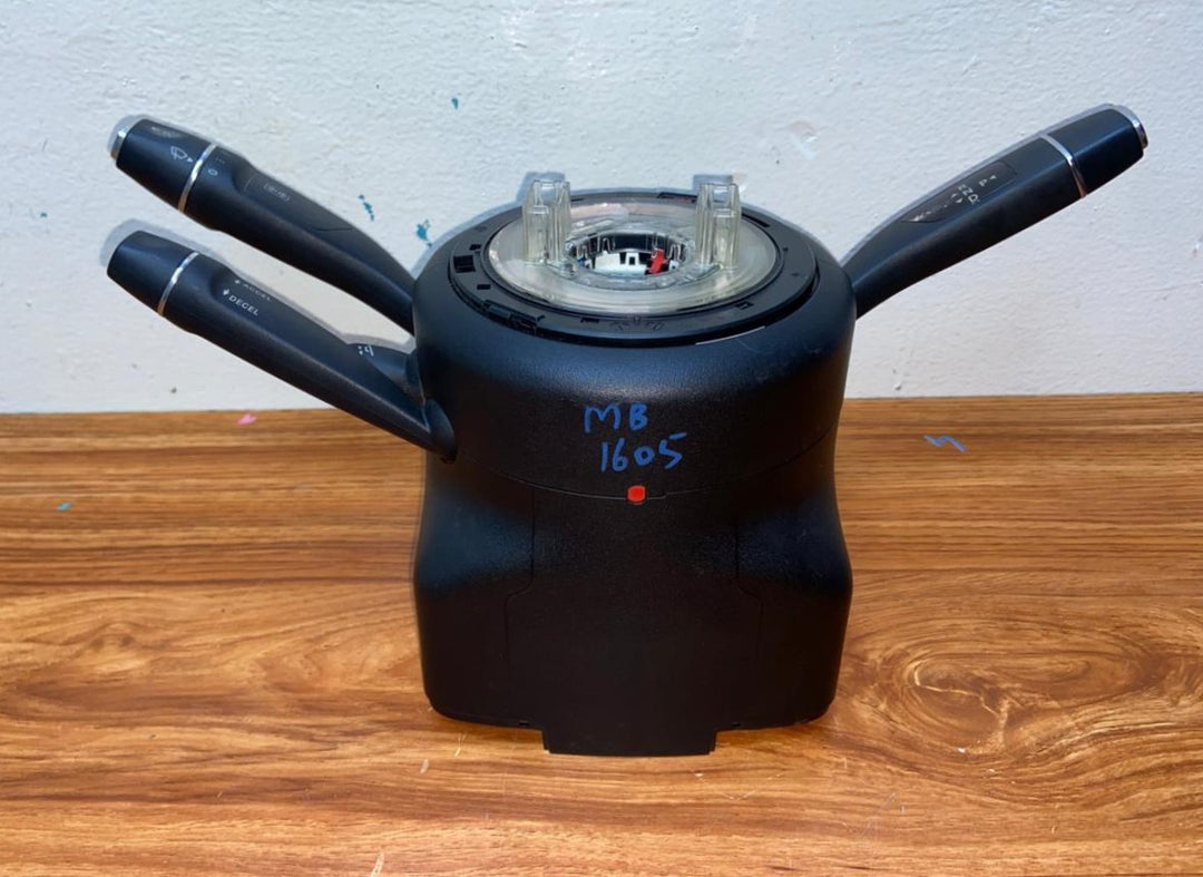 Mercedes-Benz Steering Column Turn Signal Wiper Switch A2129008615 E-Class W212