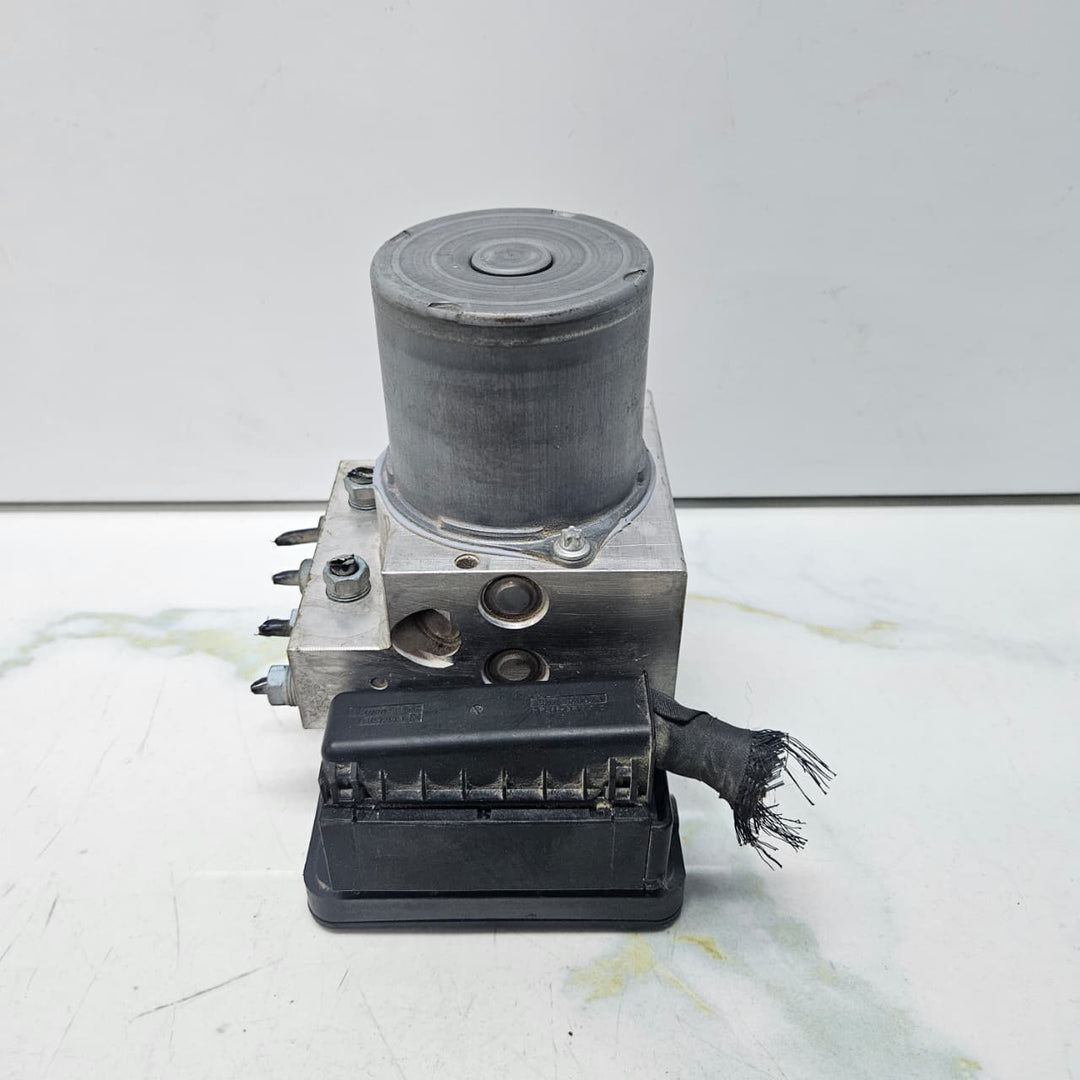 2012-2016 BMW 5 Series F10 F11 535i ABS Pump Control Module 6865852 OEM