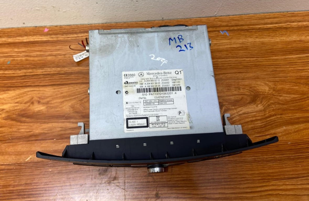 Mercedes-Benz Head Unit CD Player A2049005212 C-Class W204 OEM Radio Audio
