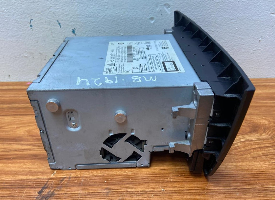Mercedes-Benz Head Unit CD Player A2049003914 C-Class W204 OEM Radio Audio
