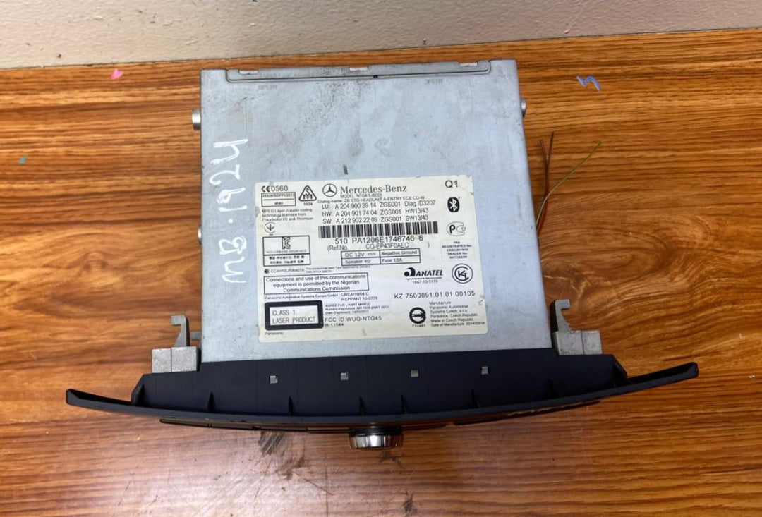 Mercedes-Benz Head Unit CD Player A2049003914 C-Class W204 OEM Radio Audio