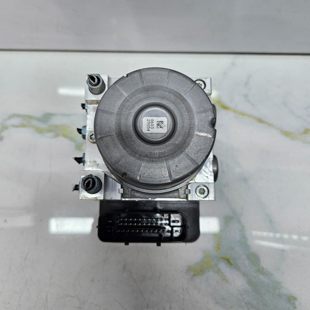 2018 BMW 320i F30 F31 F32 ABS Pump Control Module 6881172 OEM