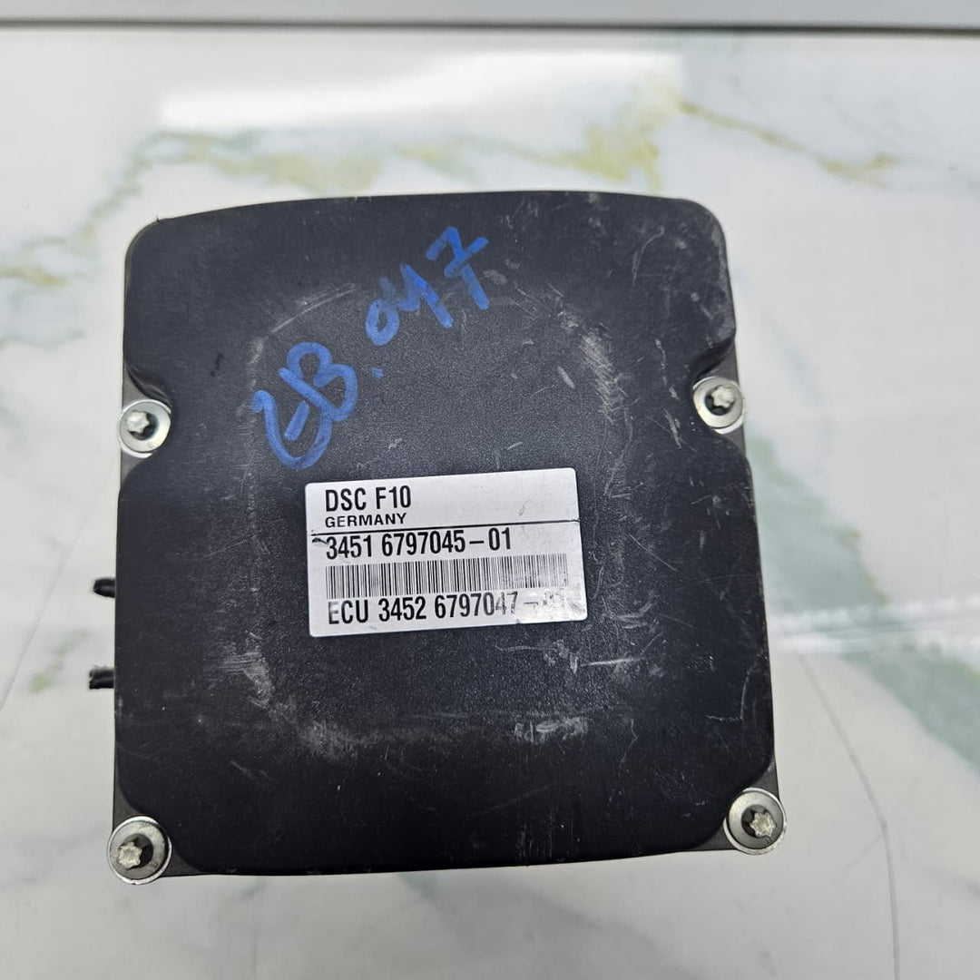 2010-2016 BMW 5 Series F10 F11 528i ABS Hydraulic Pump 6797045