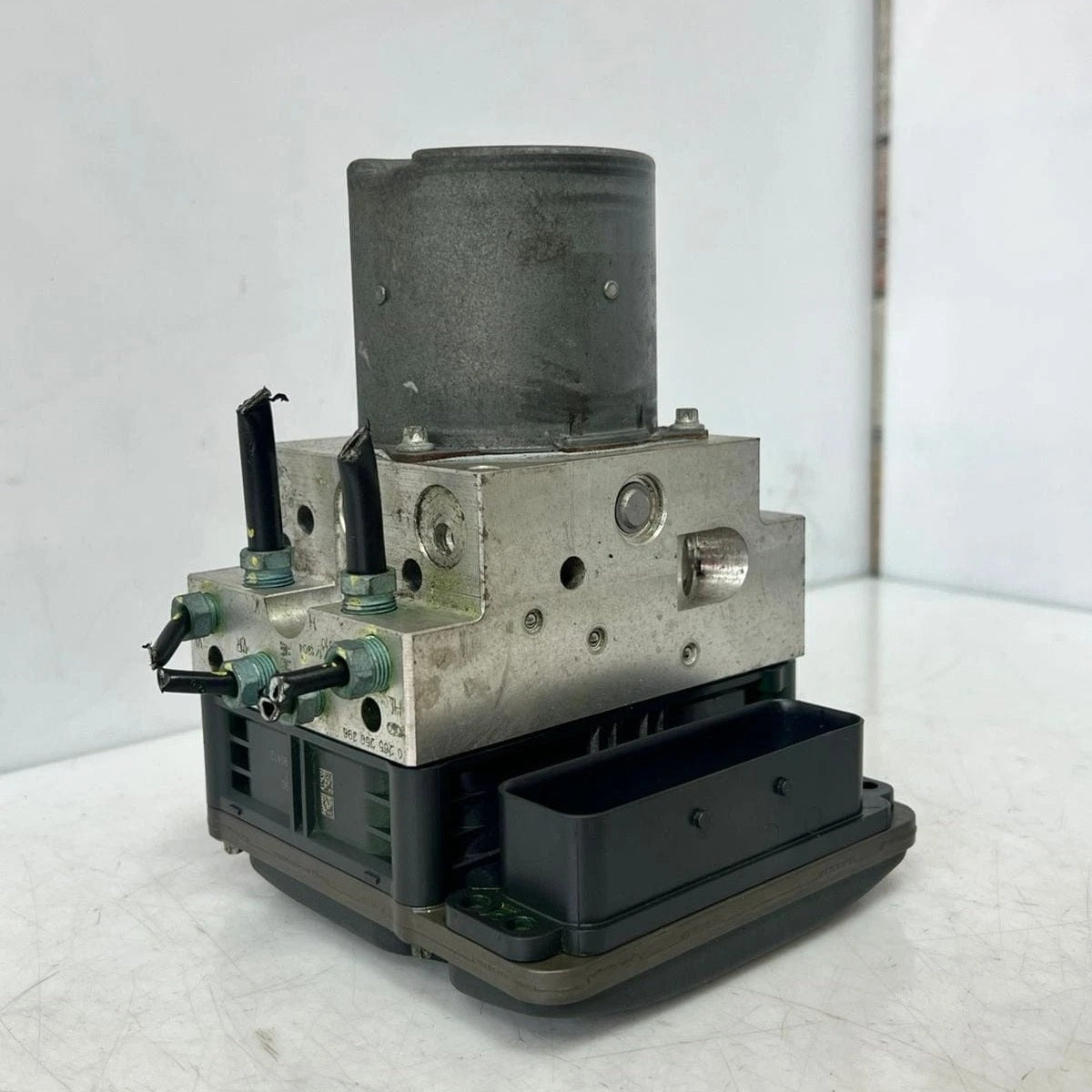 2007–2014 BMW X5 E70 X6 E71 ABS DSC Hydraulic Pump Control Module (6854702) – OEM