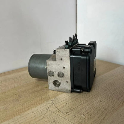BMW 520d F11 Touring ABS ESP Hydraulic Block Control Unit (6881305) – OEM