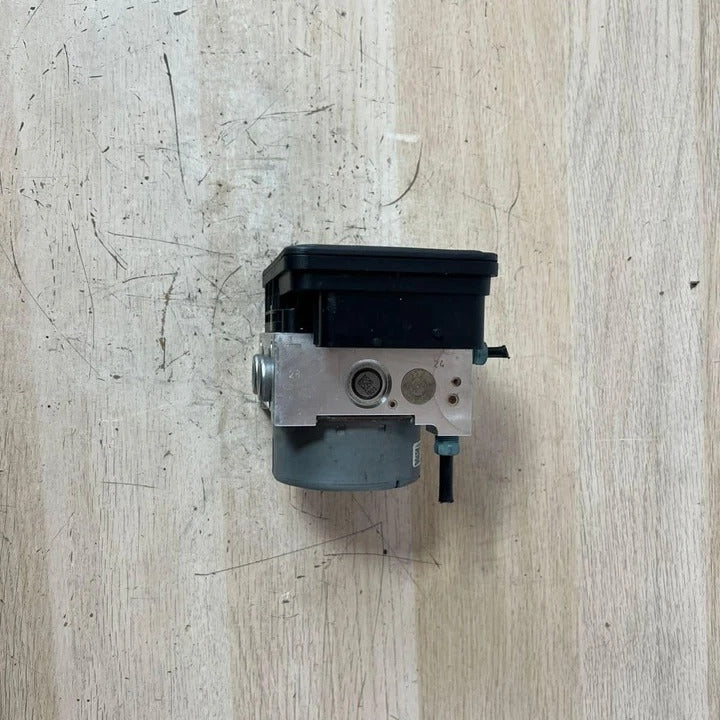 2015–2019 BMW 328i M4 F30 ABS Anti-Lock Brake Pump Module (6871110) – OEM