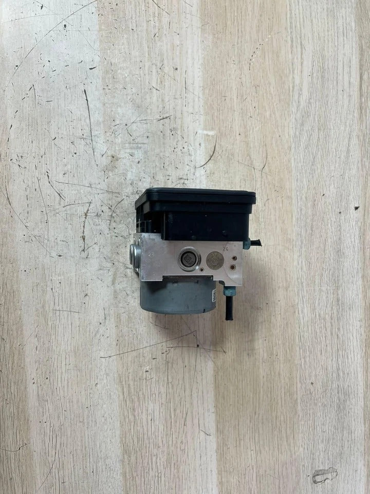 2015–2019 BMW 328i M4 F30 ABS Anti-Lock Brake Pump Module (6871110) – OEM