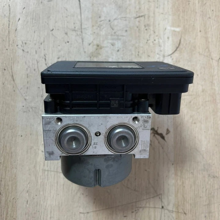 2015–2019 BMW 328i M4 F30 ABS Anti-Lock Brake Pump Module (6871110) – OEM