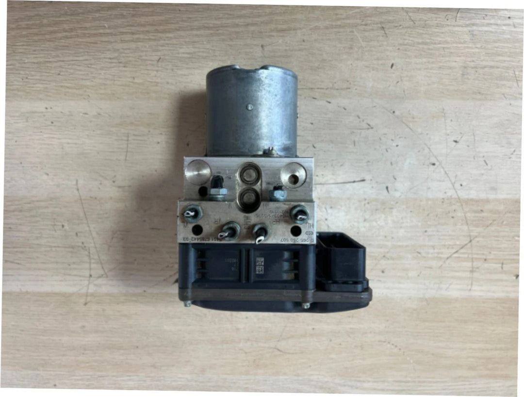 BMW 5 Series F10 F11 2.0D DSC ABS Pump Control Module Hydraulic Block Bosch (6851374) – OEM