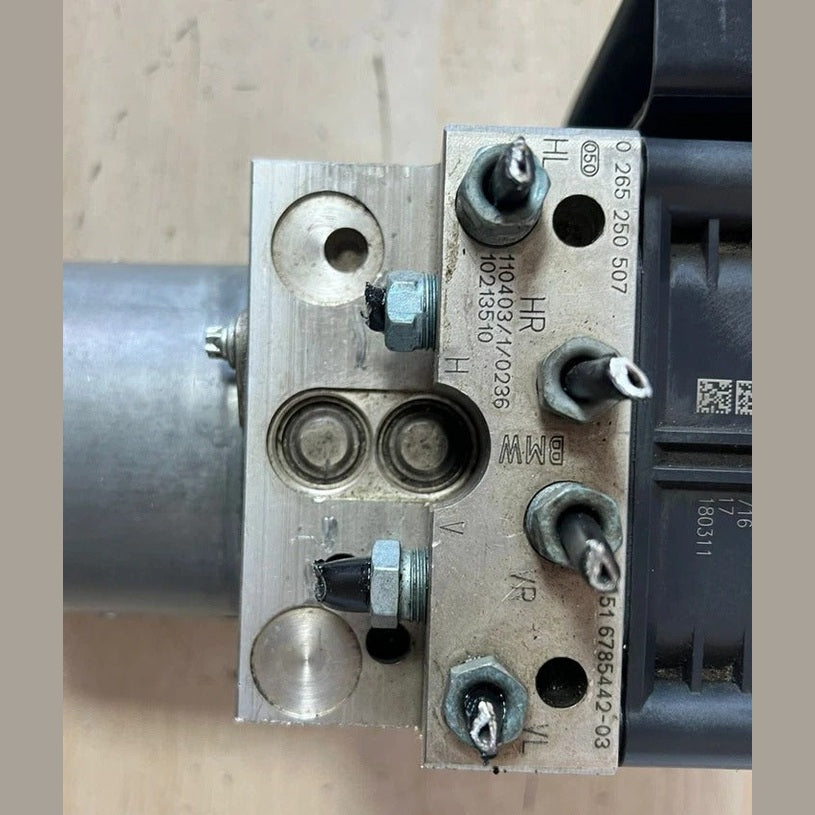 BMW 5 Series F10 F11 2.0D DSC ABS Pump Control Module Hydraulic Block Bosch (6851374) – OEM