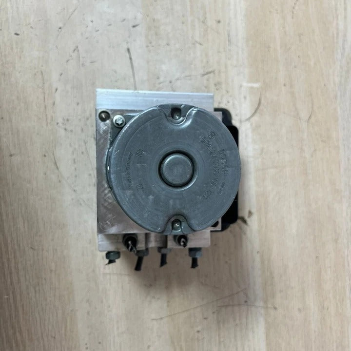 BMW 5 Series F10 F11 2.0D DSC ABS Pump Control Module Hydraulic Block Bosch (6851374) – OEM