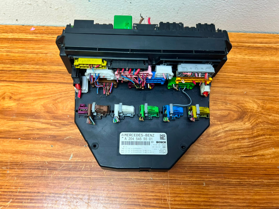Mercedes-Benz W212 W204 Front SAM Module Relay Fuse Box A2045455501 OEM
