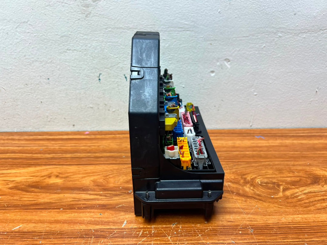 Mercedes-Benz W212 W204 Front SAM Module Relay Fuse Box A2045455501 OEM
