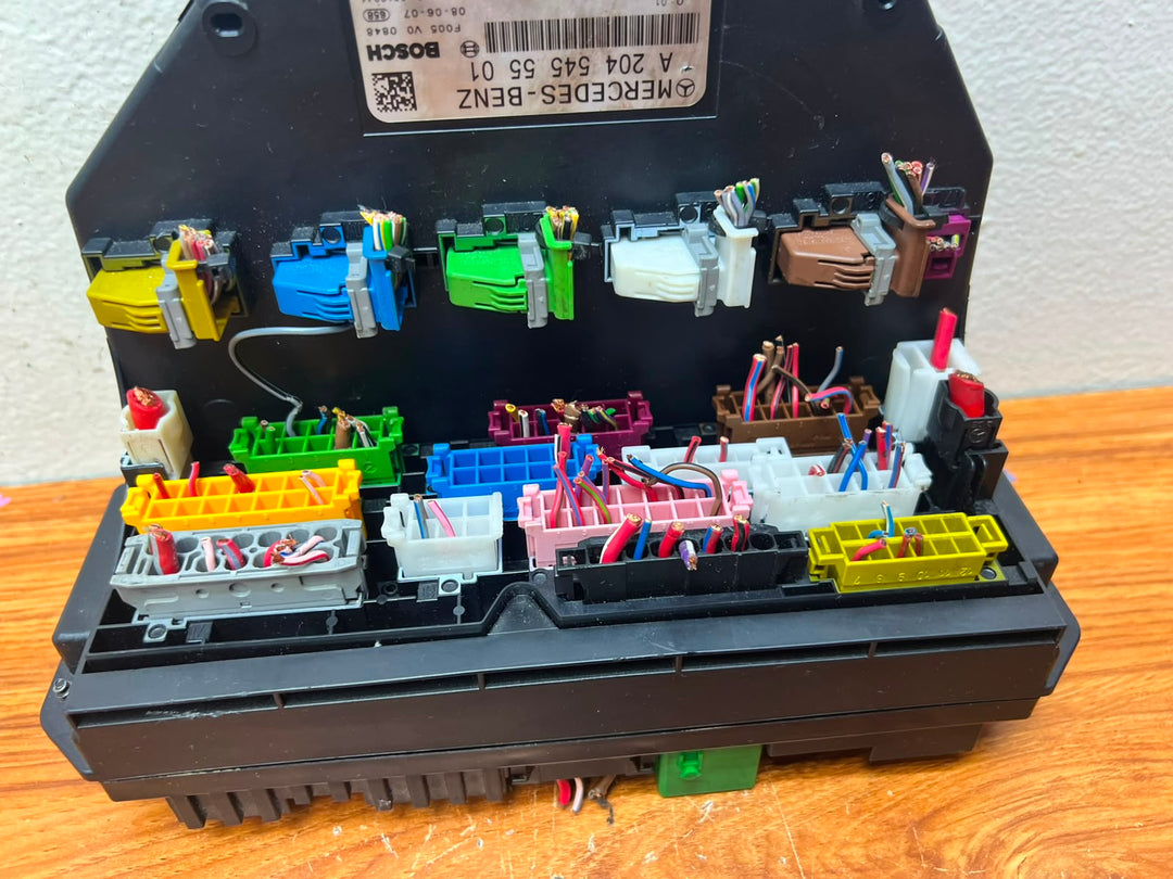 Mercedes-Benz W212 W204 Front SAM Module Relay Fuse Box A2045455501 OEM