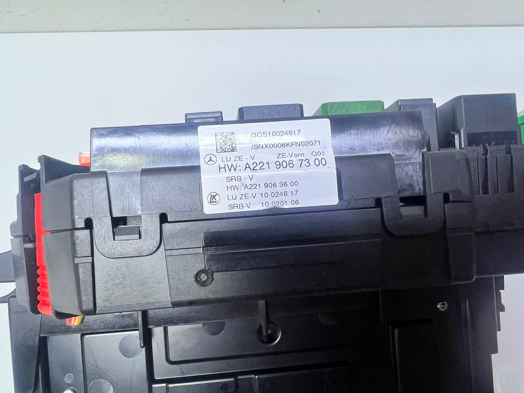 2007-2013 Mercedes W221 S-Class Front Fuse Relay Box SAM Control A2219007202 OEM